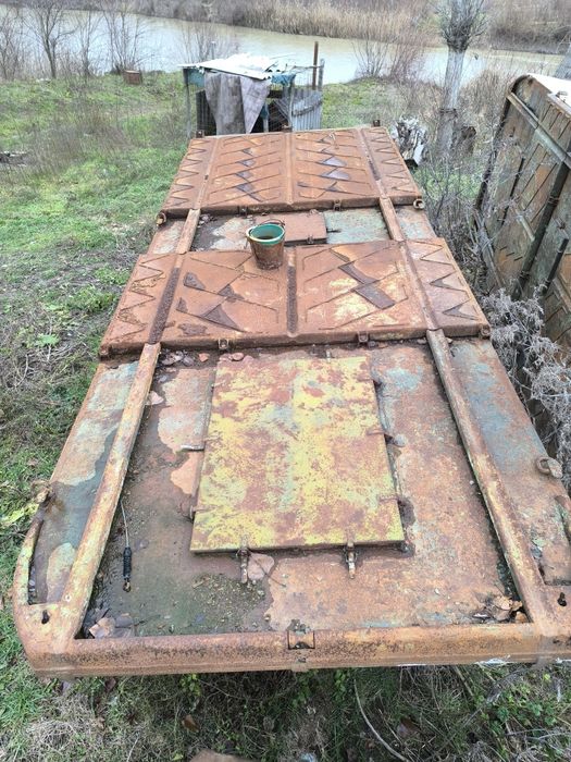 Vând pontoane de armată din metal