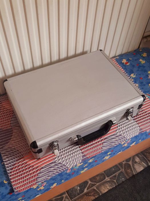 case consolă / dj