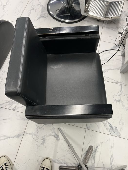 Фризьорски стол.