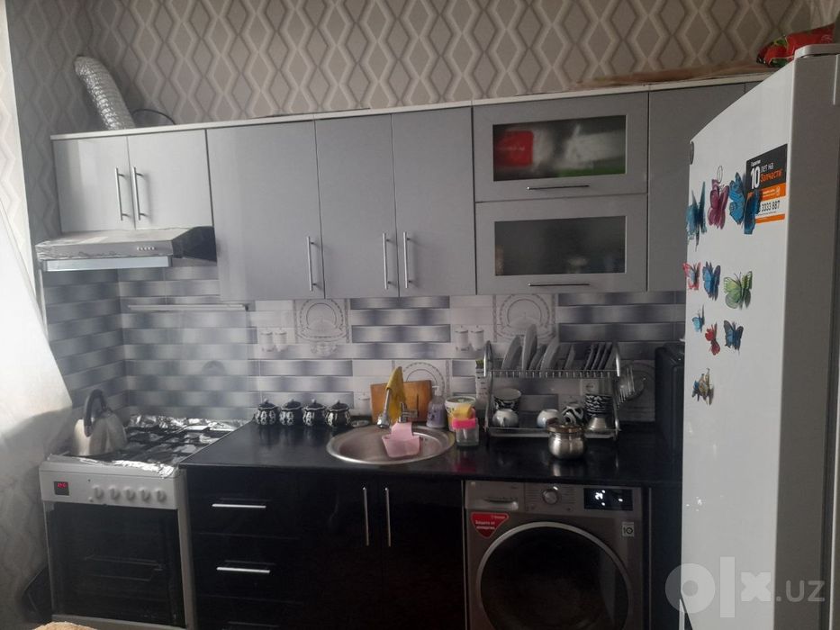 Hovli uy sotiladi