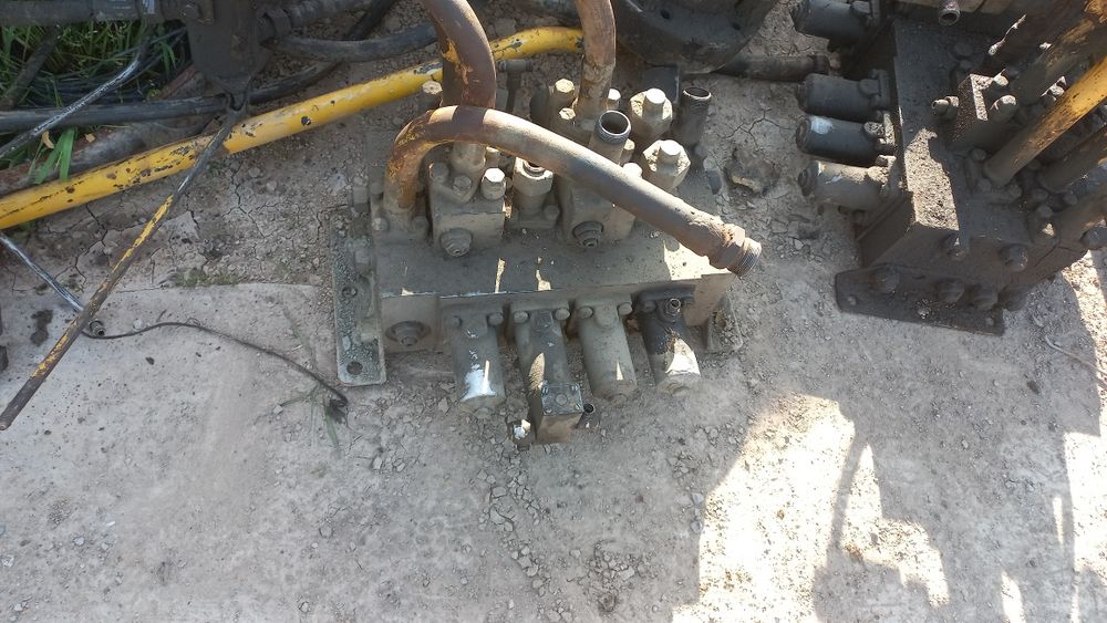 Продаётся гидравлический распределитель от экскаватора.