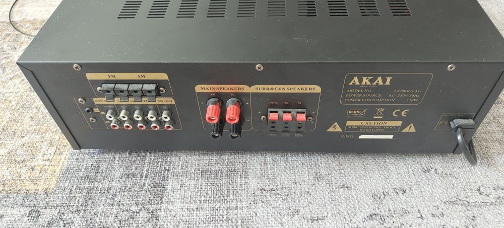 Sistem audio cu amplificator, tuner si 2 boxe