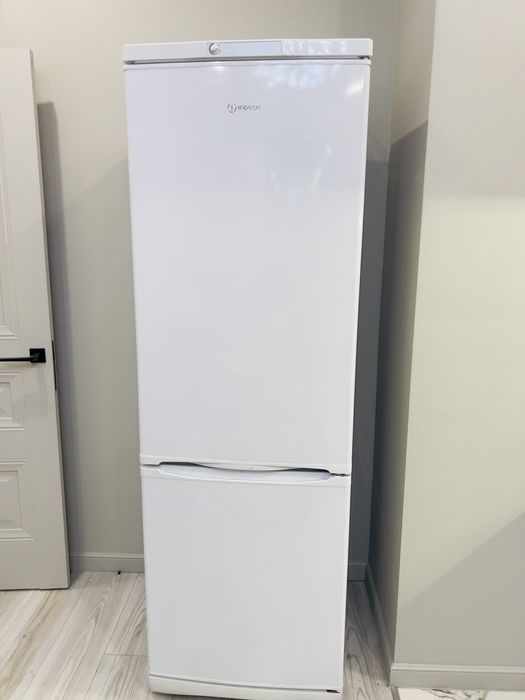 Холодильник новый . Indesit