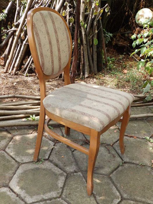 Стар стол, масивно дърво