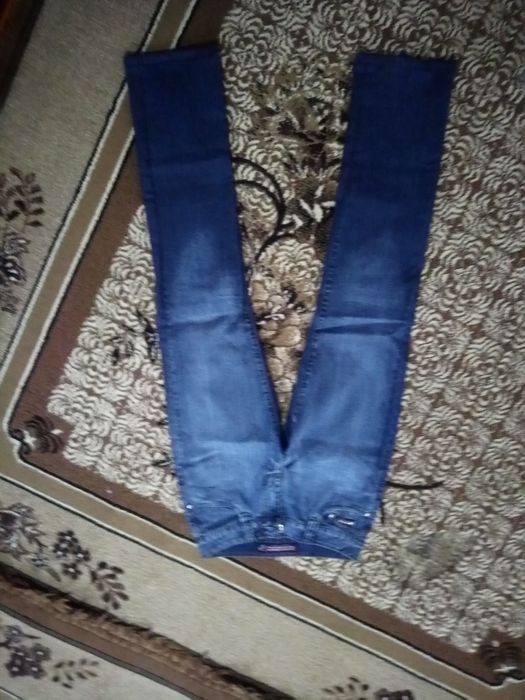 продам новые джинсы