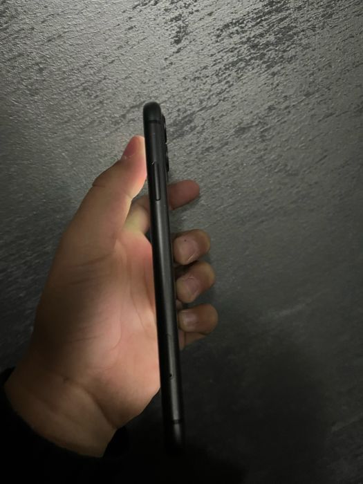 На продаже айфон 11 128гб