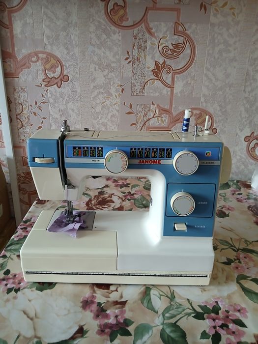 Швейная машинка Janome
