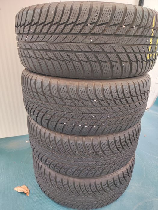 4 бр зимни 225/45/18 Bridgestone 23г