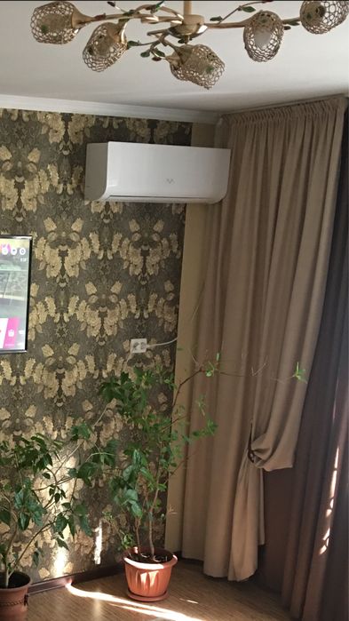 Продам люстру б/у 9000