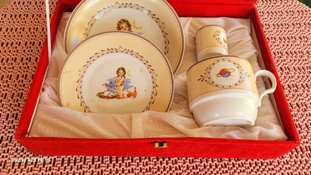 Декоративен детски италиански винтидж  порцеланов комплект