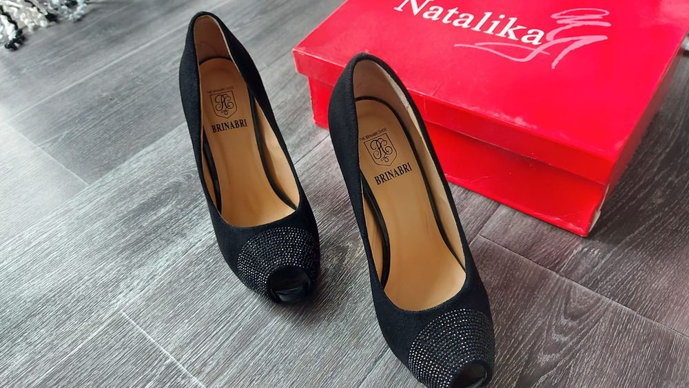 Продам туфли босоножки