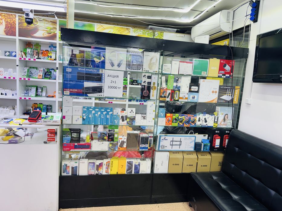 Продам 2 витрины стеклянные