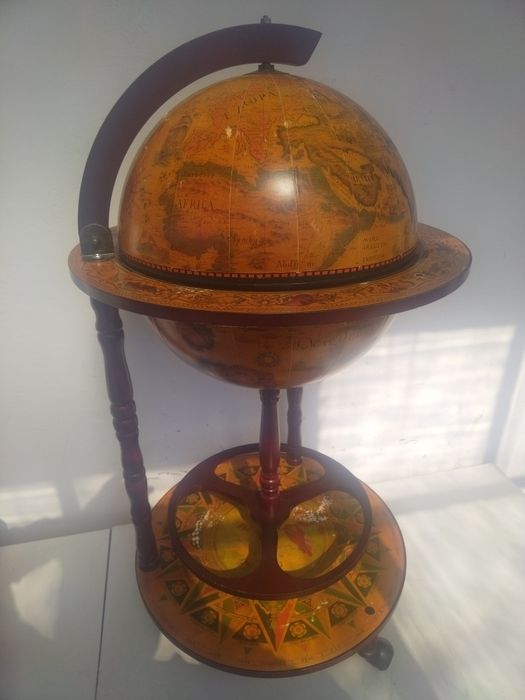 Глобус бар Tre Esse - Worlds, за шишета и чаши за алкохол 
Размери: 55