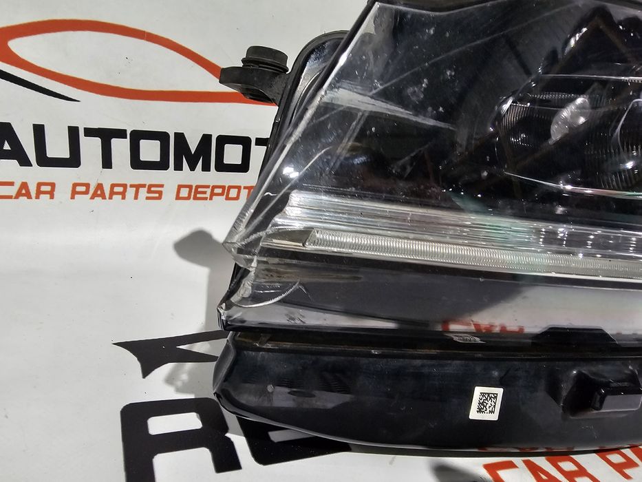 Far stanga led VW Touareg dupa 2018 avariat