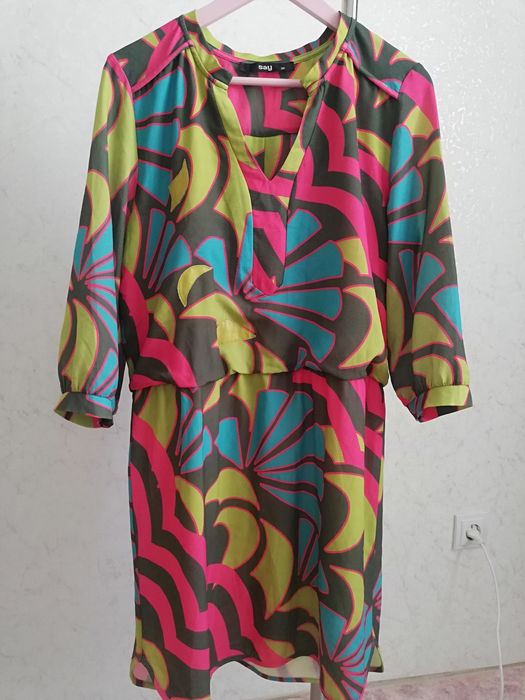 Платье короткое.