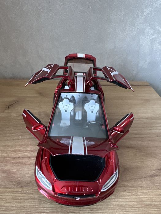 Tesla калекционая машинка