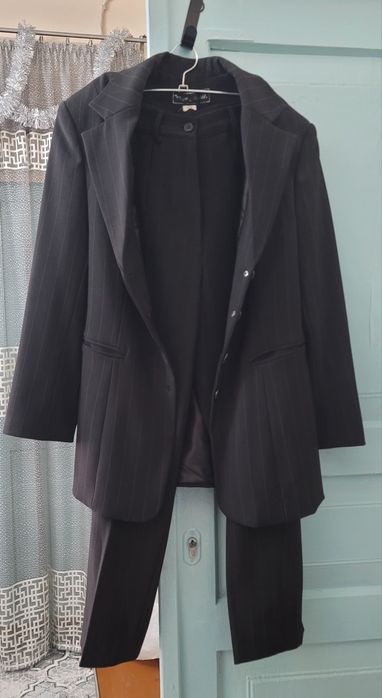 Пиджак женский, тройка (юбка , брюки, пиджак). Размер 46,
