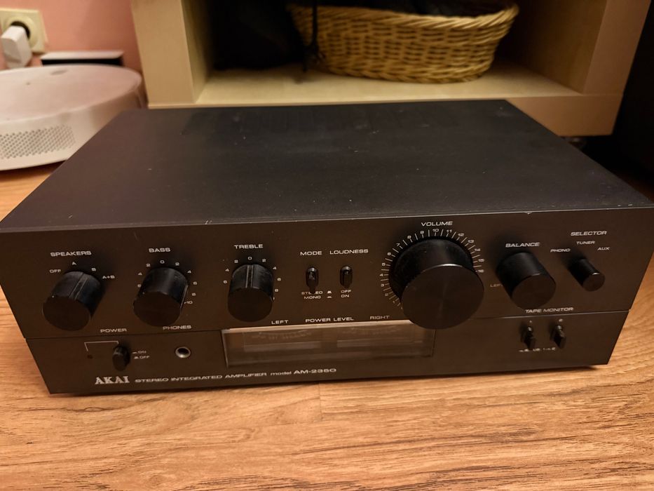 Akai AM-2350 (Black) – Перфектен, с подобрени крайни стъпала (STK084)