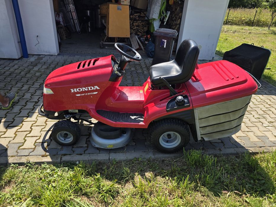 Vând masina de tuns iarba HONDA