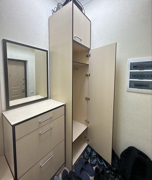 Продам прихожую б/у