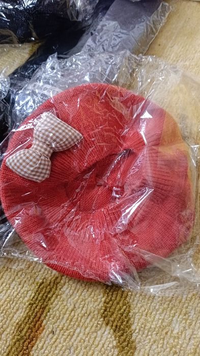 Шапки детскии и взрослых