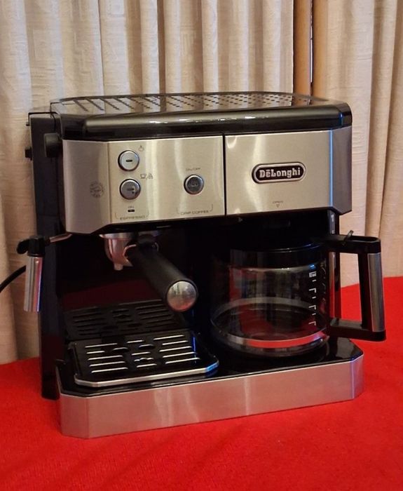 Espressor/cafetieră De'Longhi.