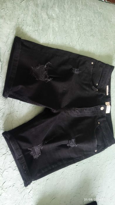 Къси мъжки дънки pull/bear ,размер 42,без следи от употреба.