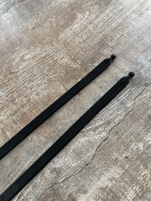 Резинки на ковер в багажник BMW e34 e39 e38