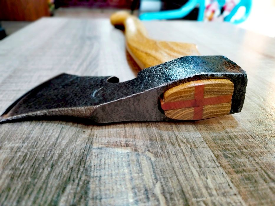 Брадва,топор,секира