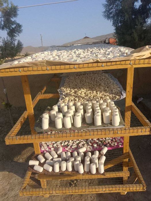 Tabbiy usulda qo'l mehnati bilan tayyorlangan Qurt yog'i olinmagan.