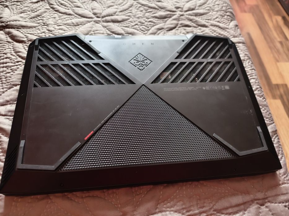 HP OMEN 15" ОТЛИЧЕН 144HZ/I7 8750/RTX 2070 max q 8 gb/512 ssd/1TB HHD