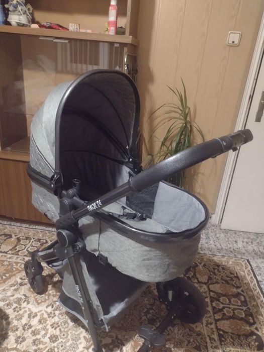 Бебешка количка, ползвана много малко,с леки следи от употреба. Количката може да се използва и като лятна.