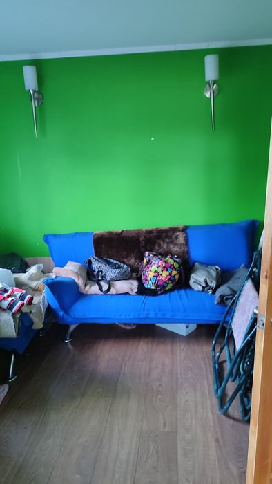 Продам дачу с выходом на воду .