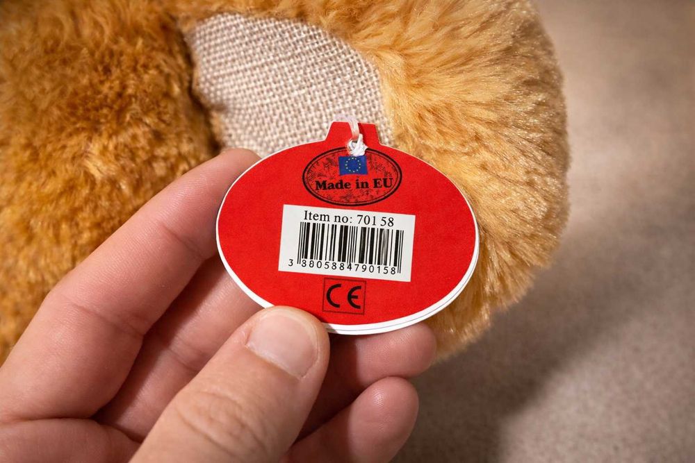 Продавам голям плюшен мечок в отлично състояние – чисто нов, не е използван.