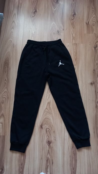 Долнище, суичър и худи на essentials, adidas, nike, jordan