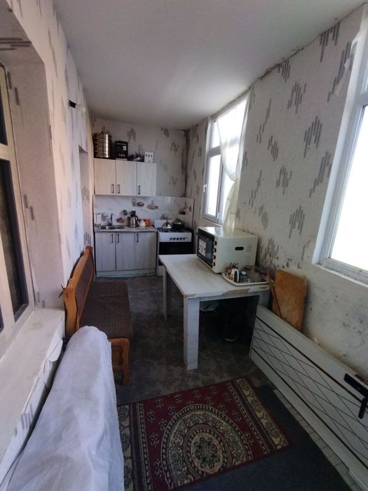 Uy sotiladi 4 xonali,Qarshi centerda joylashgan