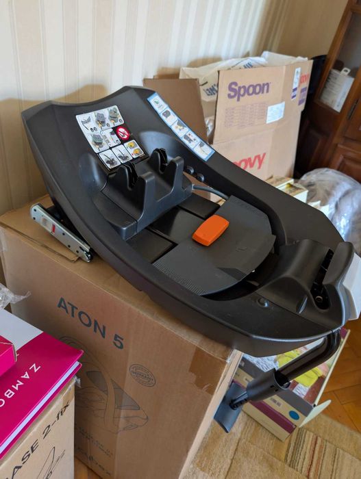 Столче/кошница за кола Cybex с Isofix база, дъждобран и комарник