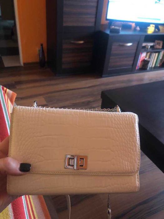 красива кокетна чанта