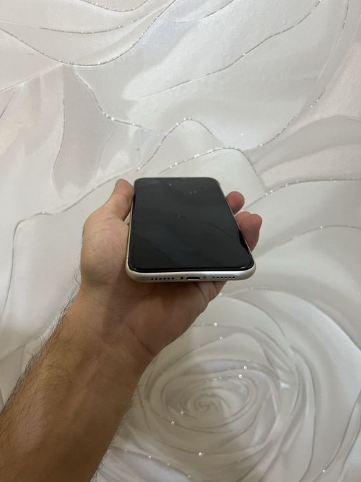 Продам IPhone 11 64gb