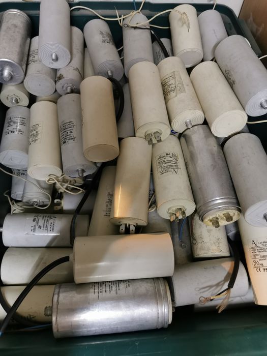 Kондензатори работни от 2 до 5 лв.