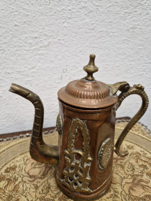 Арабска кана с месингови орнаменти