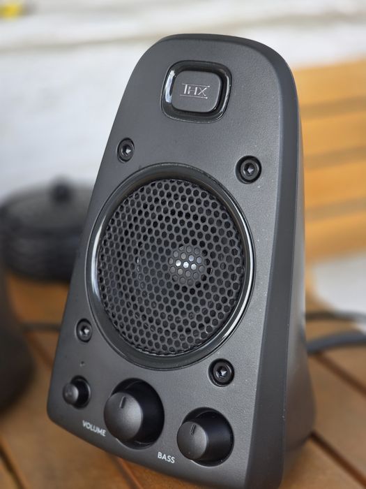 Аудио система Logitech - Z625, 2.1, черна