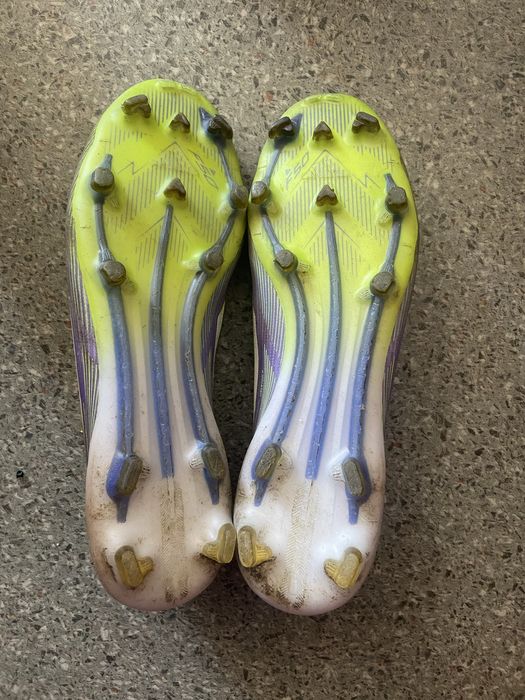 Ghete de fotbal Adidas F50.