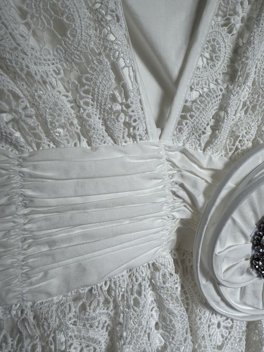 Белое платье LILIUM