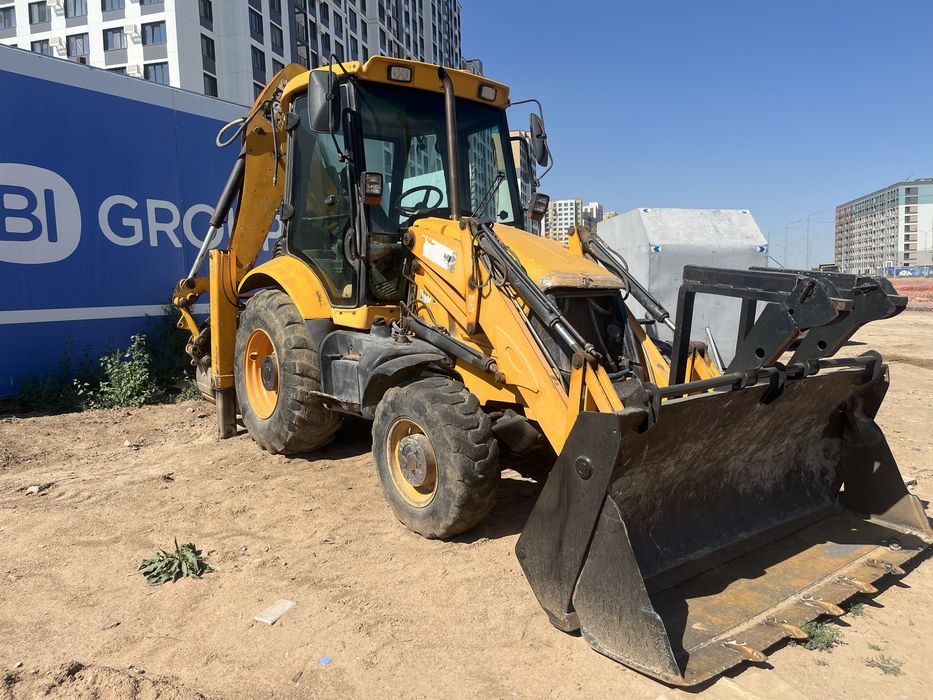 Эксковатор погрузчик Jcb 3x продам трактор