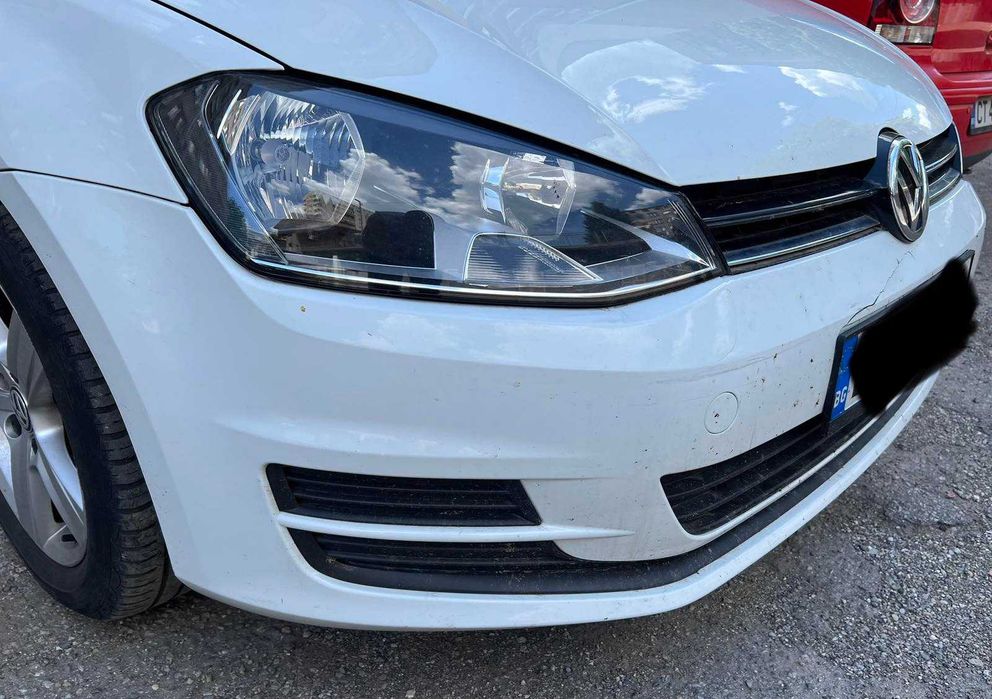 Предна бяла броня за VW Golf 7 - с леки щети