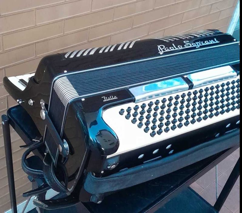 Vând acordeon Paolo Soprani 120 Basi