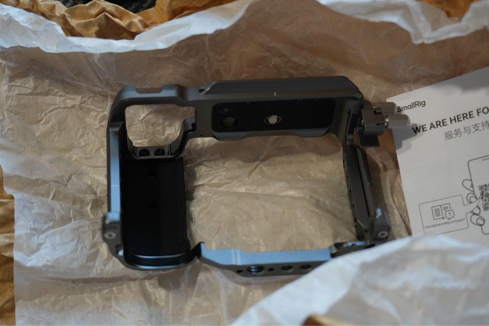 SmallRig 4949 - "HawkLock" Quick Release Cage Kit - Sony ZV-E10 MK.2