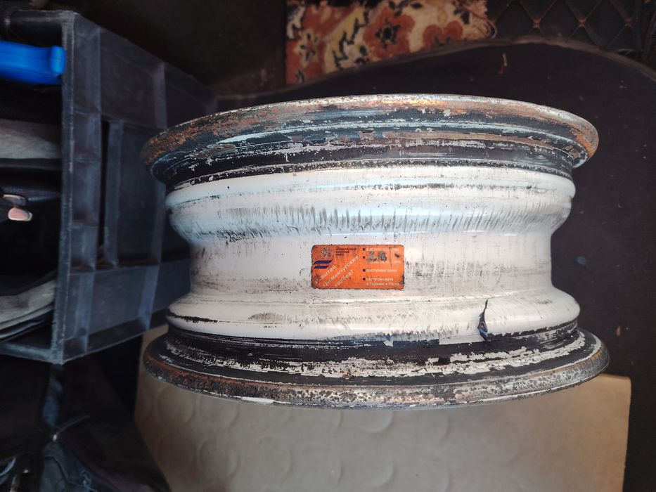 Продам один диск на 13 от ваз