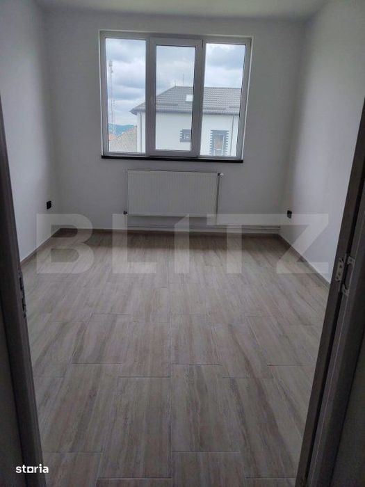 Casa de vanzare, cu 6 camere, 288 mp, zona Voinesti